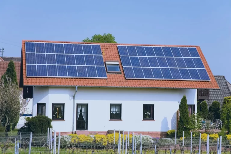 Ejemplos de casas con paneles solares 4