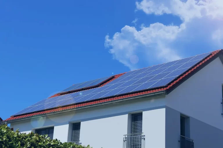 Ejemplos de casas con paneles solares 5