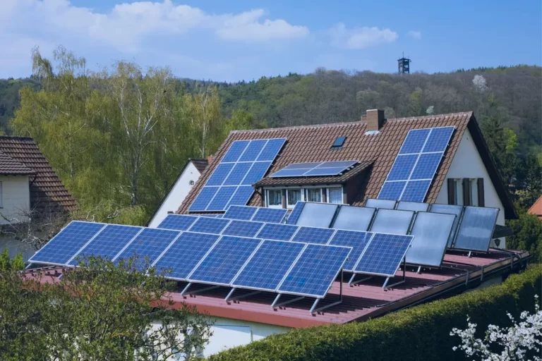 Ejemplos de casas con paneles solares 7