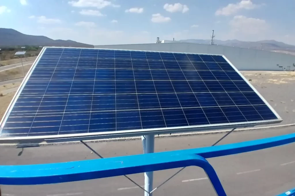 Mantenimiento a sistemas autónomos de paneles solares queretaro